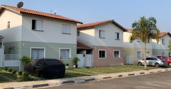 Casa com 2 dormitórios com quintal e corredor lateral – Residencial Parque Vivere