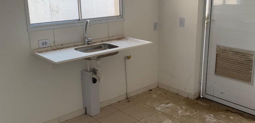 Casa com 2 dormitórios com quintal e corredor lateral – Residencial Parque Vivere